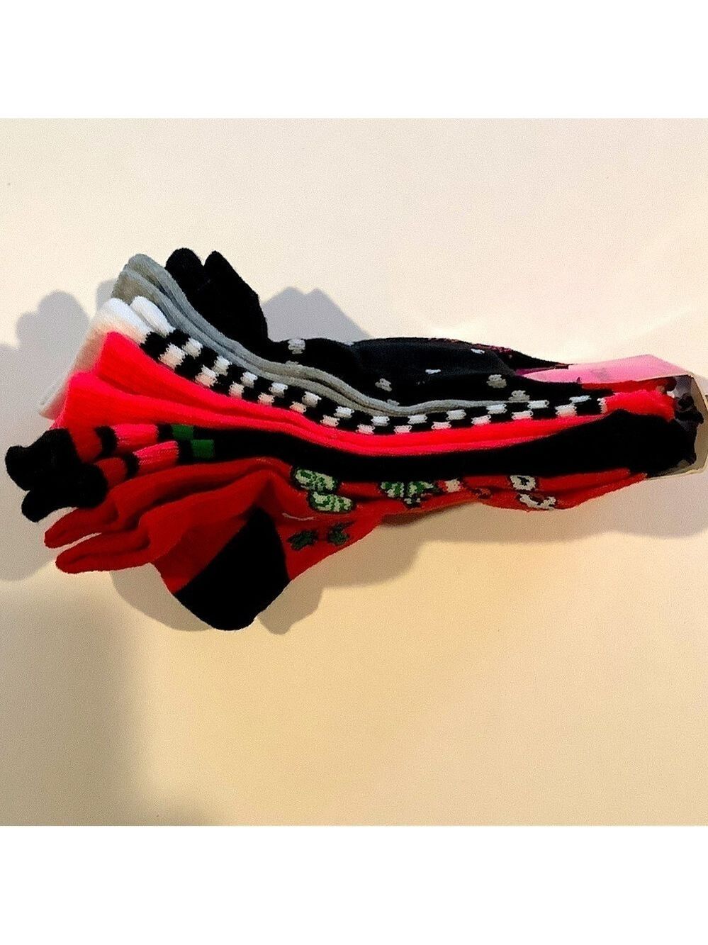Betsey Johnson Christmas Holiday Quarters Socks 6 Pairs New - Picture 2 of 3